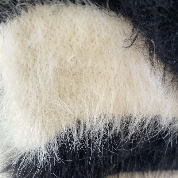 Black and white striped jumper sweater size S faux mohair sweater - Picture 4 of 4